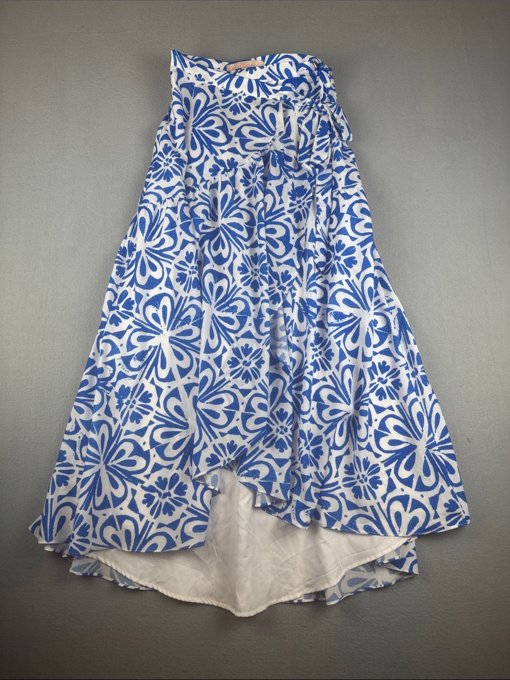 Anthropologie Hutch Blue and White Floral Wrap skirt
Size: XS